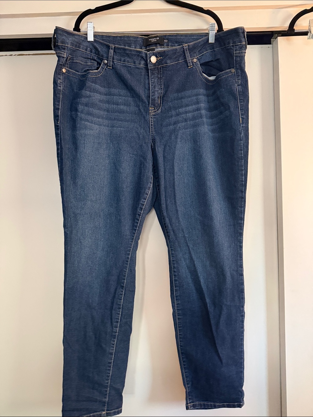 torrid medium blue Stretch straight leg Jeans